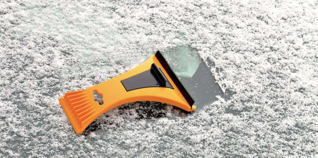Razor scraper cuts through sticky residue